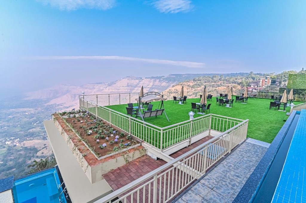 The Cliff, Panchgani