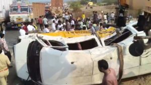 Accident on Solapur-Pune Highway